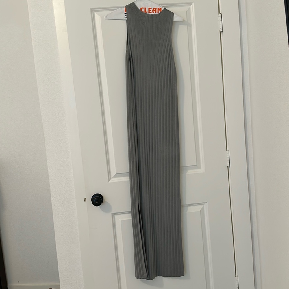 Grey maxi dress size small, great for travel! Worn once.